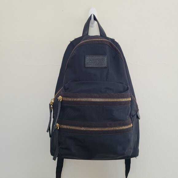 guess elliana quilted mini backpack Factory Evan Color-Block Crossbody Fjallraven - Kanken Classic Color:Gray and Black frozen pack